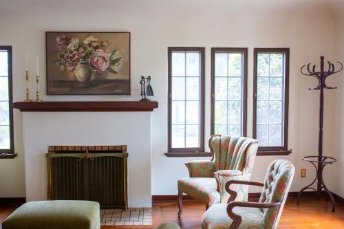 The Vintage La Mesa Tudor in ลาเมซา (CA)