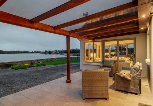 4 bedroom holiday home overlooking the sea in Connemara in Rossaveel