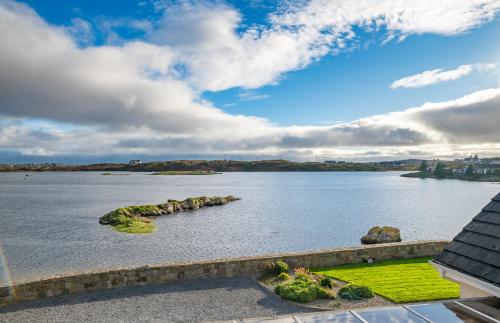 4 bedroom holiday home overlooking the sea in Connemara in Rossaveel