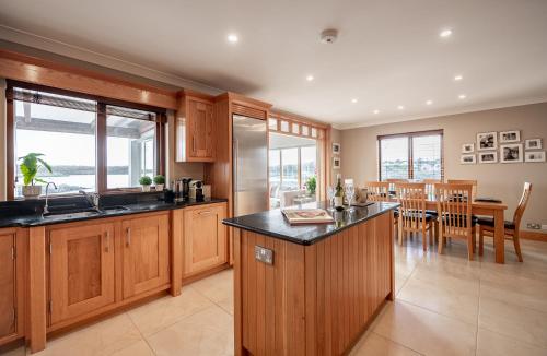 4 bedroom holiday home overlooking the sea in Connemara in Rossaveel