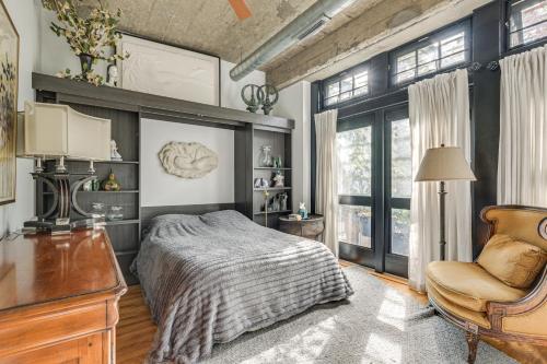 Extended Stay: Walk to UIC Campus & Train! in University Village