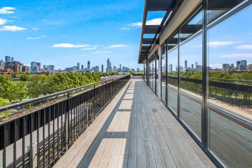 Extended Stay: Walk to UIC Campus & Train! in University Village