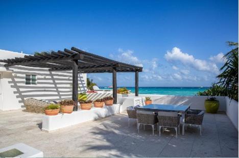 Unique villa in Playacar- block from the beach in Playa del Carmen, Mexico