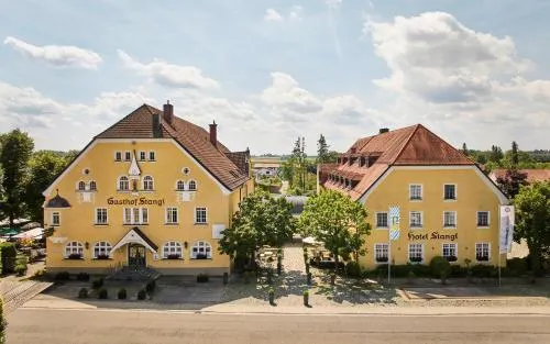 Hotel Gutsgasthof Stangl in Neufarn, Deutschland