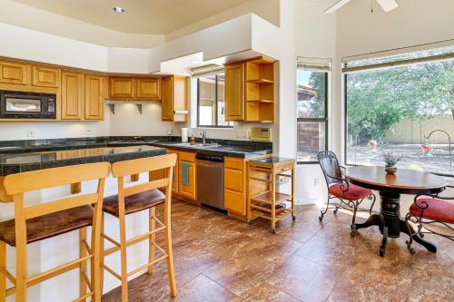 Group-Friendly Escape with Views in North Phoenix! in Tramonto