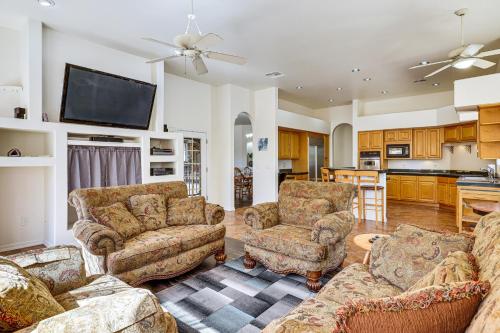 Group-Friendly Escape with Views in North Phoenix! in Tramonto