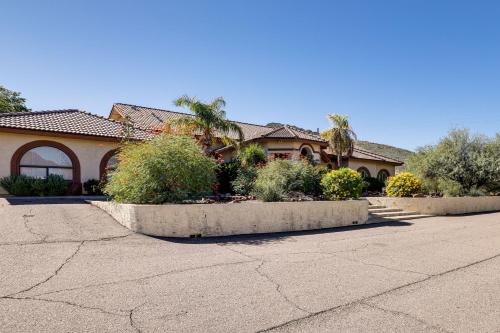 Group-Friendly Escape with Views in North Phoenix! in Tramonto