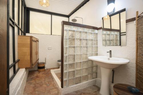 Kamar Mandi, Fare Bambridge in Pirae