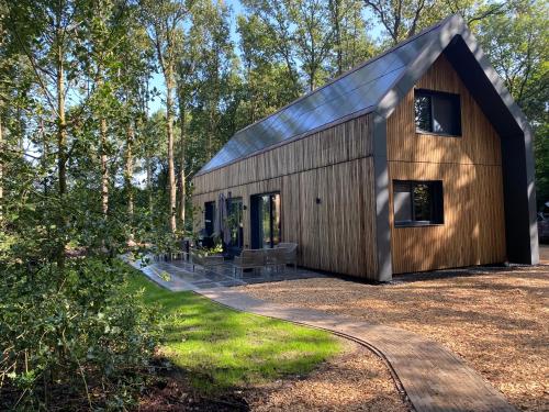 NIEUW Eco design bosvilla met sauna en xl tuin