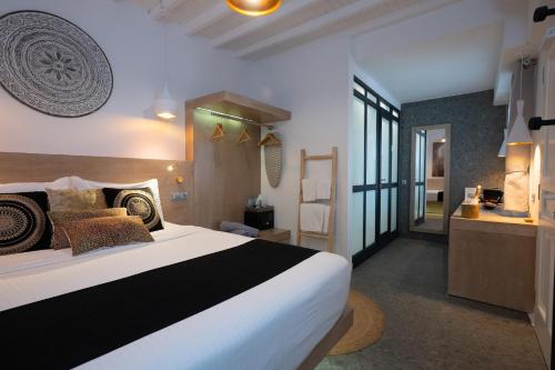 Mykonos Double Luxury Suites Collection-With External Hot spa Adults only Room Type - Deluxe King Room