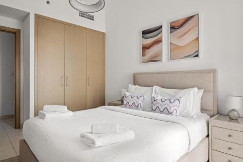 VayK - Spacious 2BR in Dubai Creek Harbour - image 2