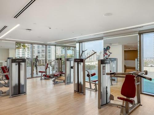 VayK - Spacious 2BR in Dubai Creek Harbour - image 6
