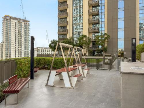 VayK - Spacious 2BR in Dubai Creek Harbour - image 9