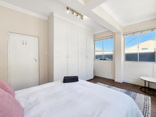 Cape Comfort - Central and Modern - image 2
