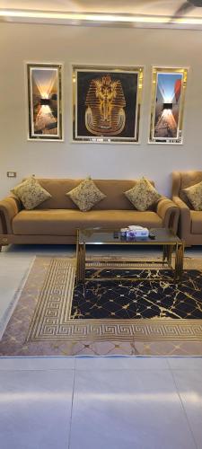 1 queen bed, 1 sofa bed