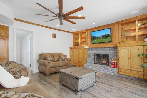 Charming Villa with Backyard Oasis Close to Beach in ลากูนาฮิลส์ (CA)