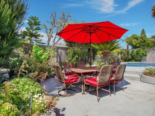 Charming Villa with Backyard Oasis Close to Beach in ลากูนาฮิลส์ (CA)