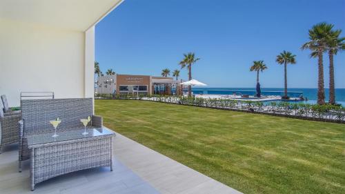 Úszómedence, Lovely 2 bedroom condo Encantame Towers Velero 104 in Playa Encanto