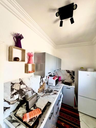 Modern 2-Bedroom Apartment in Agadir Family Stay Fiber WiFi 5 Guests in 벤세르고