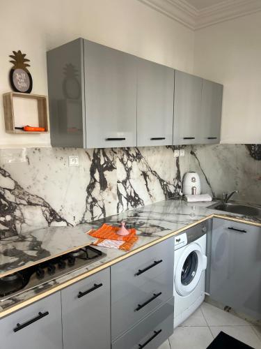Modern 2-Bedroom Apartment in Agadir Family Stay Fiber WiFi 5 Guests in 벤세르고