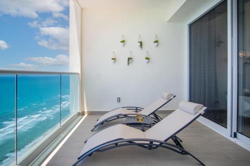 Splash in The New Lazy River and Sleep In Luxury Encantame C2102