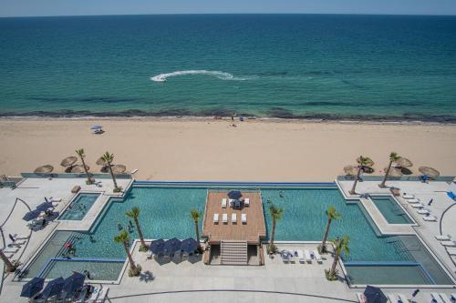 Stay in Luxury/Splash in New Lazy River this Winter Encanatame Towers 903