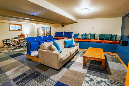 Hot Tub & Game Room in Large Ocean Front Home! Second Story - image 5