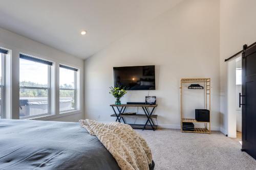Close to Ocean Beaches Hot Tub! Fire Pit! Dog Friendly! Seas the Moment - image 7