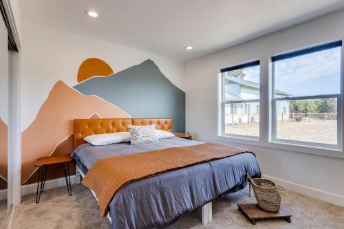 Close to Ocean Beaches Hot Tub! Fire Pit! Dog Friendly! Seas the Moment - image 9