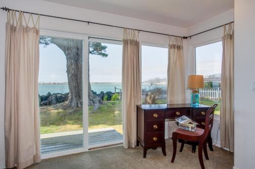 Fish From Your Back Yard! Ocean & Bay View! Hot Tub! Red Door House - image 4