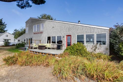 Fish From Your Back Yard! Ocean & Bay View! Hot Tub! Red Door House - image 10