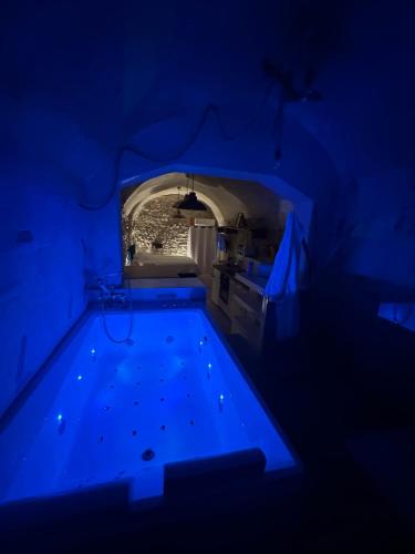 Facilities, Suite secrete avec jacuzzi ambiance romantique in Livron-sur-Drome