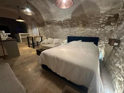 Suite secrete avec jacuzzi ambiance romantique in Livron-sur-Drome
