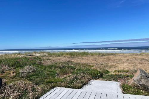 Beautiful Ocean Front Home! Sweeping Ocean Views! Pacific Sands - image 8