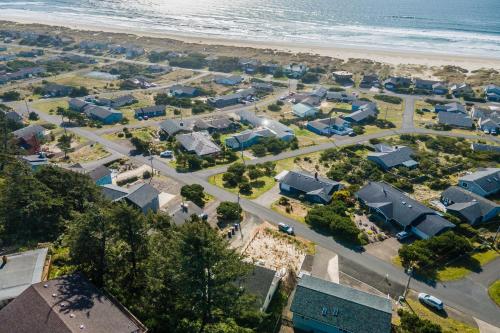 Ocean Views and Short Walk to Sandy Beach! Changes in Attitude in Bayshore (OR)