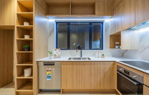 مطبخ, Private One-Bedroom Townhouse Cosy & Stylish in تي أتاتو