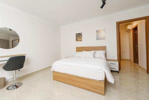 Rock Pyramids Hotel - main image