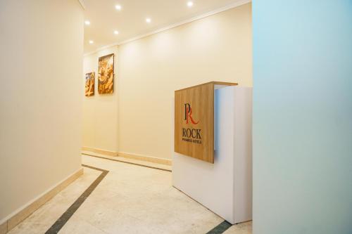 Rock Pyramids Hotel - image 5