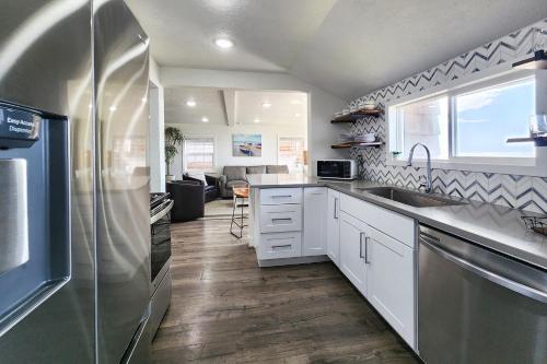 Alsea Bay Cottage with Hot Tub! The Retreat in 沃爾德波特