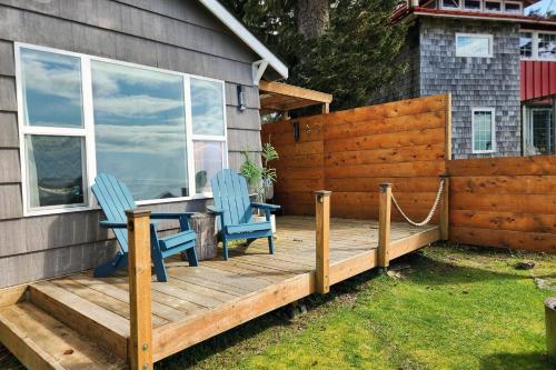 Alsea Bay Cottage with Hot Tub! The Retreat in 沃爾德波特