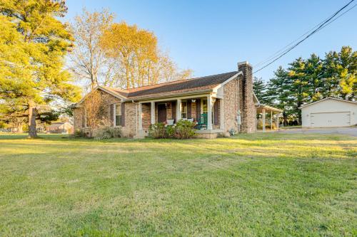 Music-Themed Family Home! 13 Mi to Dtwn Nashville – khách sạn tại Penningtom Bend