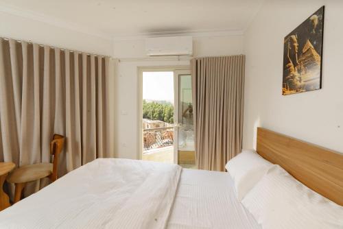 Rock Pyramids Hotel - image 13