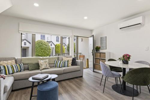 Tui Apartment - modern apartment near the lake - image 2