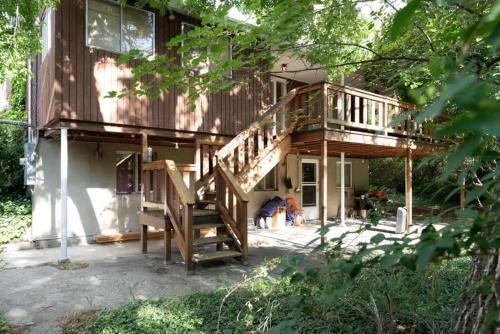 Millcreek Home Quick Access to Canyons and Skiing - image 3
