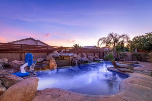 9 Large Bedrooms Private Pool Pool Table – khách sạn tại Bắc Phoenix