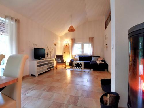 Ferienhaus Seensucht - Natur am See & im Wald mit Kamin in 林多