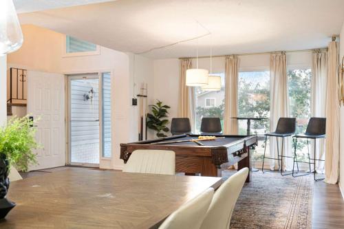 Cozy & Elegant Gem Fenced Yard BBQ & Games in 米拉德