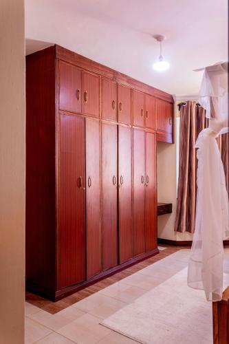 Royale Two-Bedroom Deluxe Oceanview Apartment - image 4