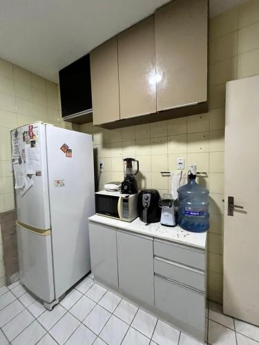 Quarto de Casal em Apto no Centro - só o quarto de casal - apto compartilhado - image 2