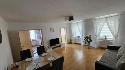 Közös társalgó / TV, Gemütliche zwei Zimmer Wohnung am Rhein (Gemutliche zwei Zimmer Wohnung am Rhein) in Andernach